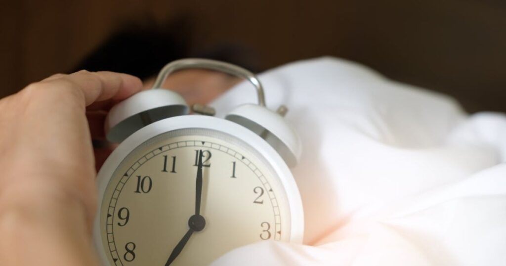 8 Tips To Wake Up at 5am Every Day: My Personal Journey